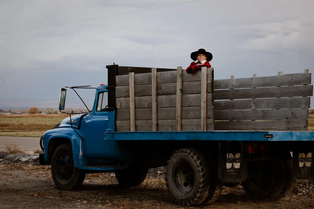 old-blue-ranch-truck-triangle-s