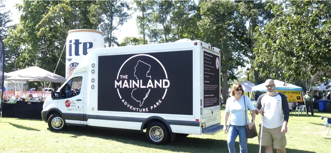 Screening truck